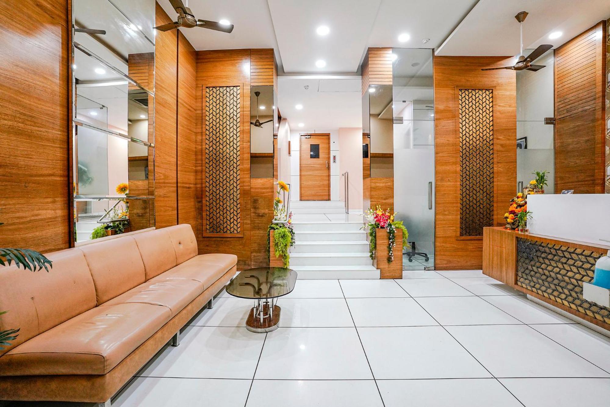 OYO Flagship 17200 Hotel Neelkamal Chembur Mumbai Exterior foto