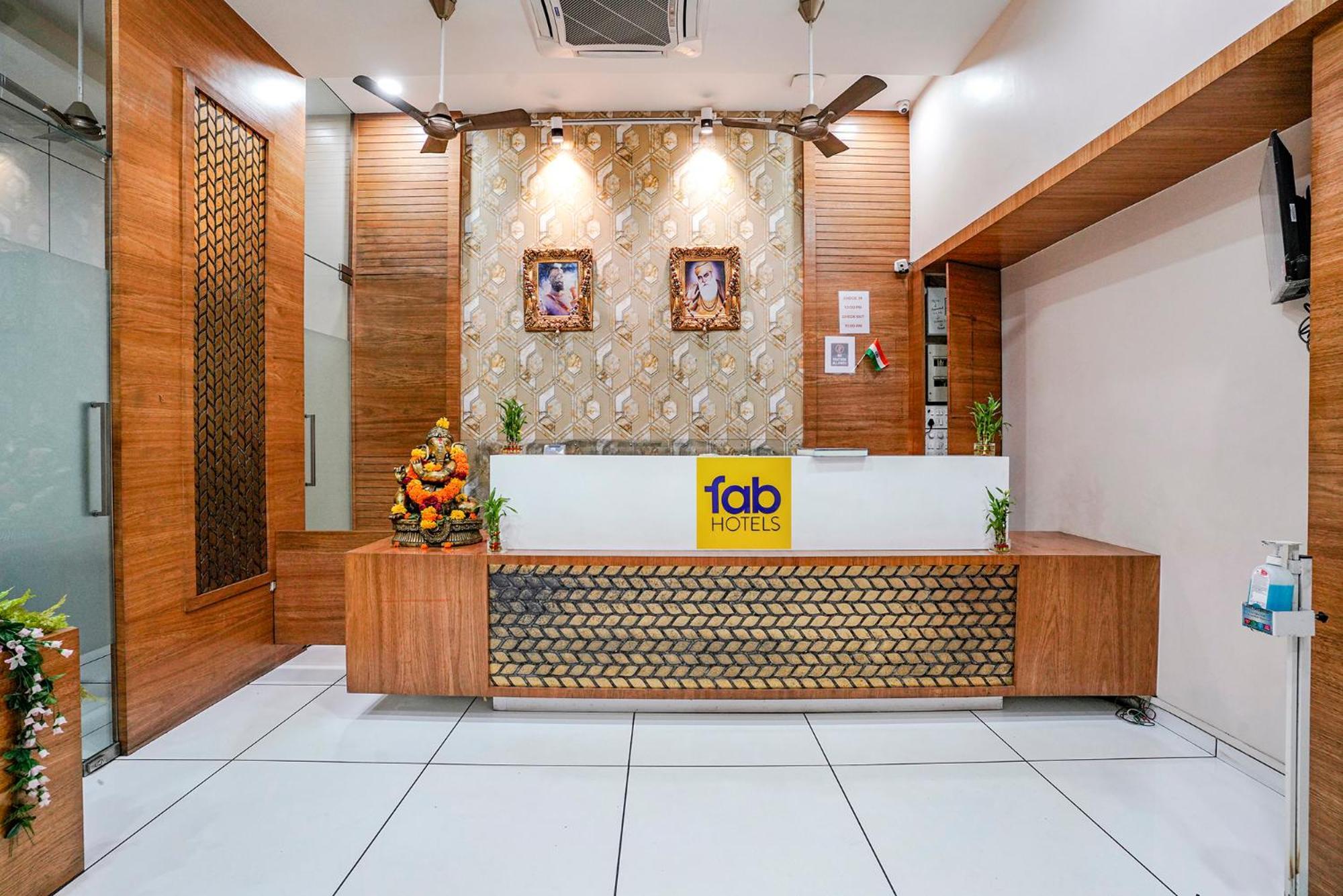OYO Flagship 17200 Hotel Neelkamal Chembur Mumbai Exterior foto
