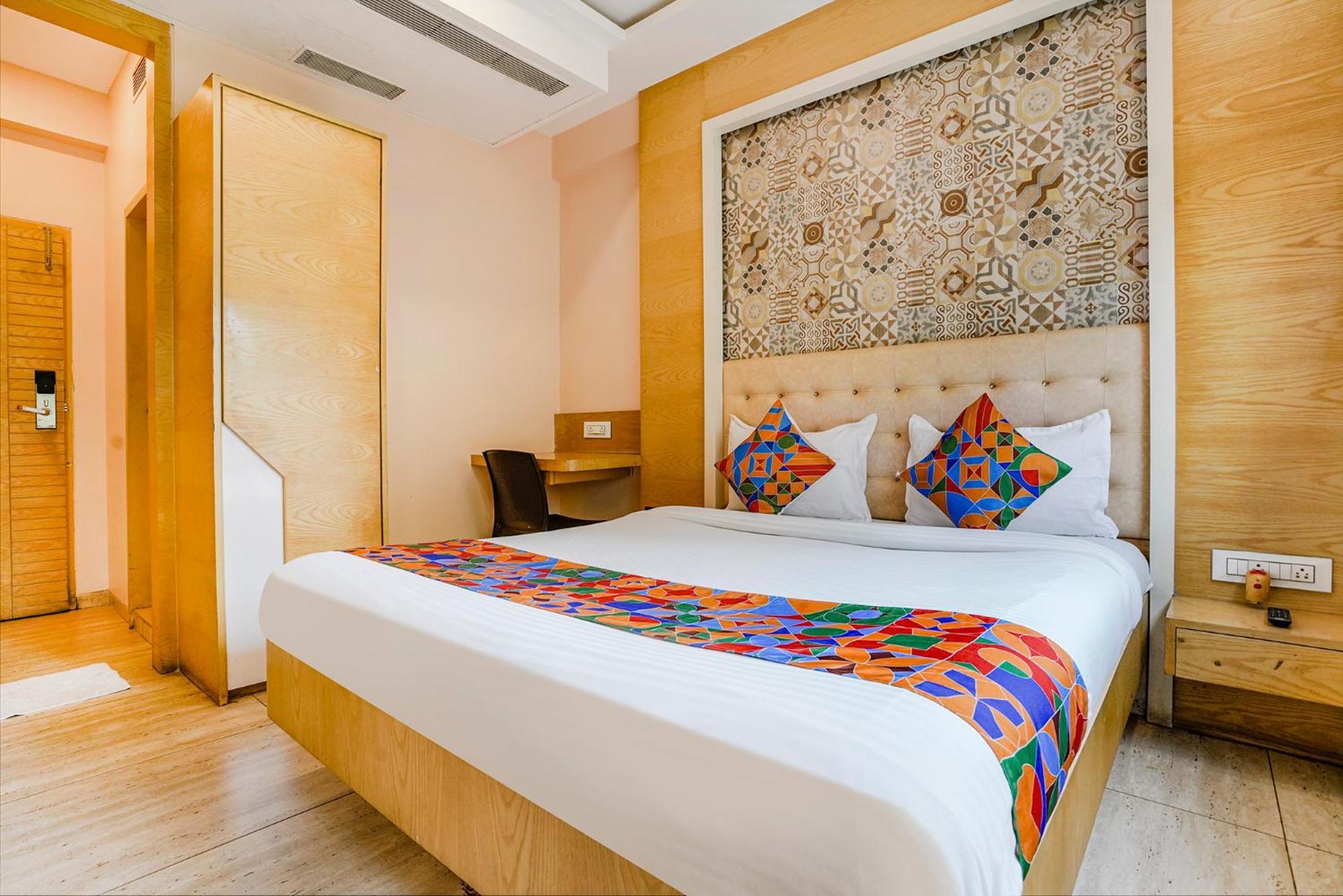 OYO Flagship 17200 Hotel Neelkamal Chembur Mumbai Exterior foto