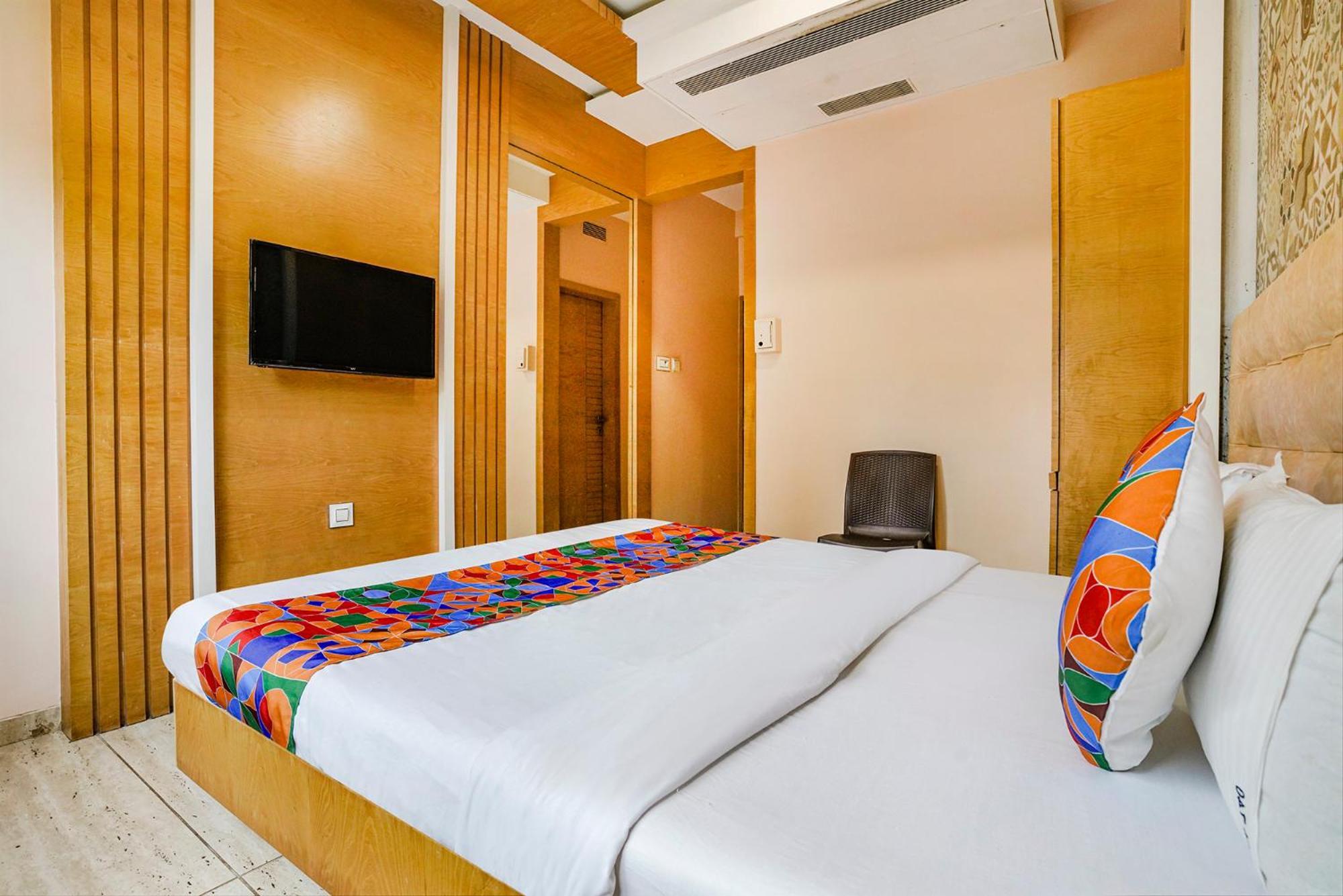 OYO Flagship 17200 Hotel Neelkamal Chembur Mumbai Exterior foto