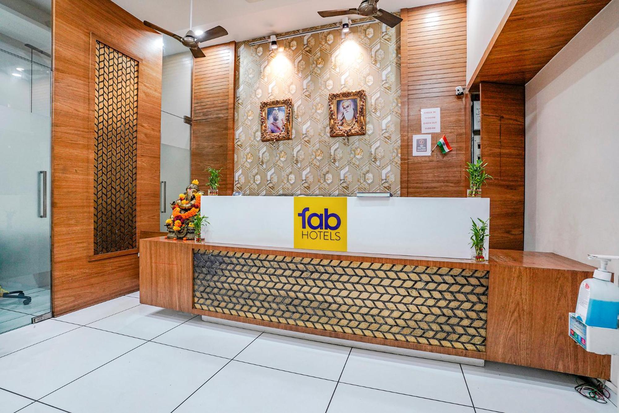 OYO Flagship 17200 Hotel Neelkamal Chembur Mumbai Exterior foto