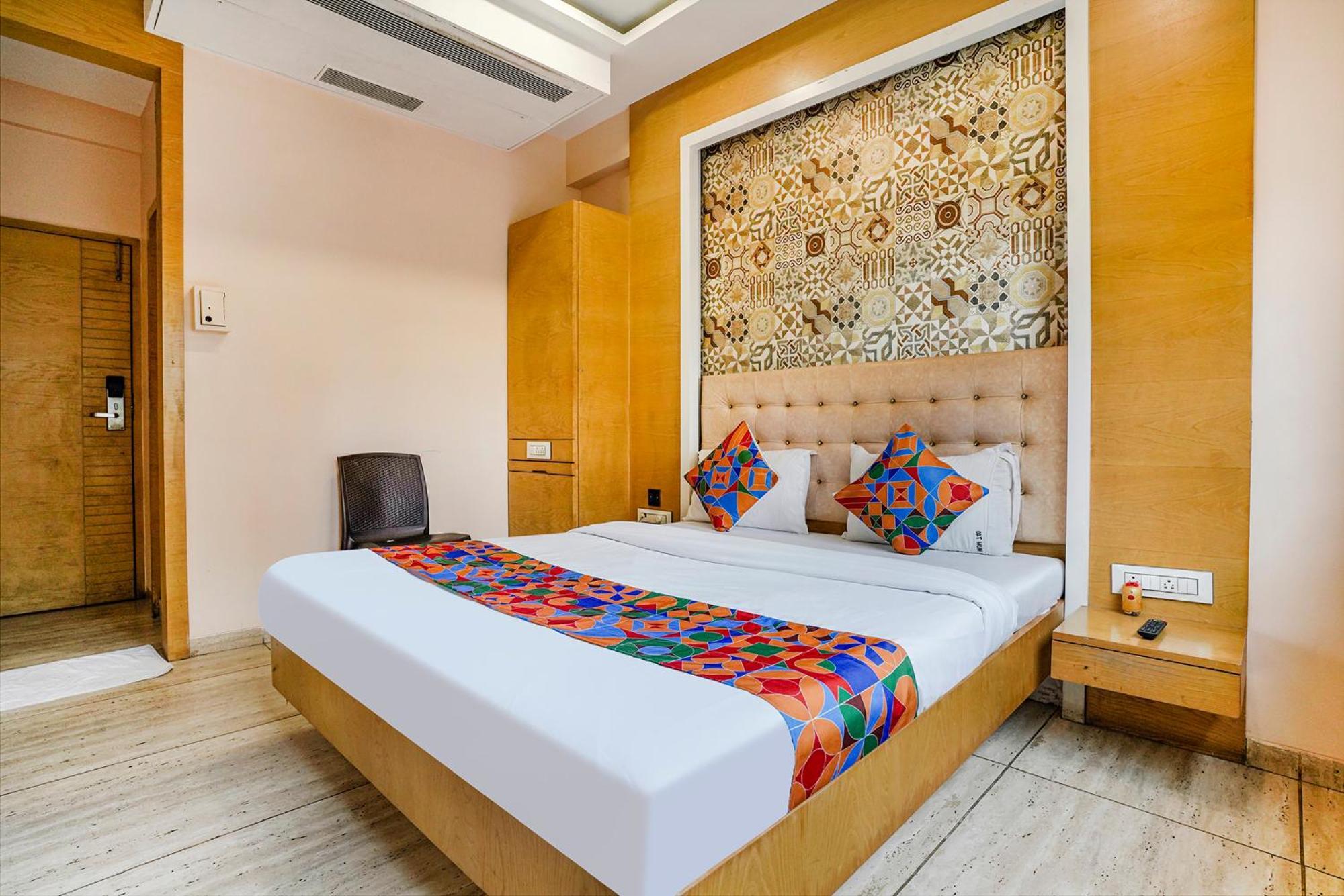 OYO Flagship 17200 Hotel Neelkamal Chembur Mumbai Exterior foto