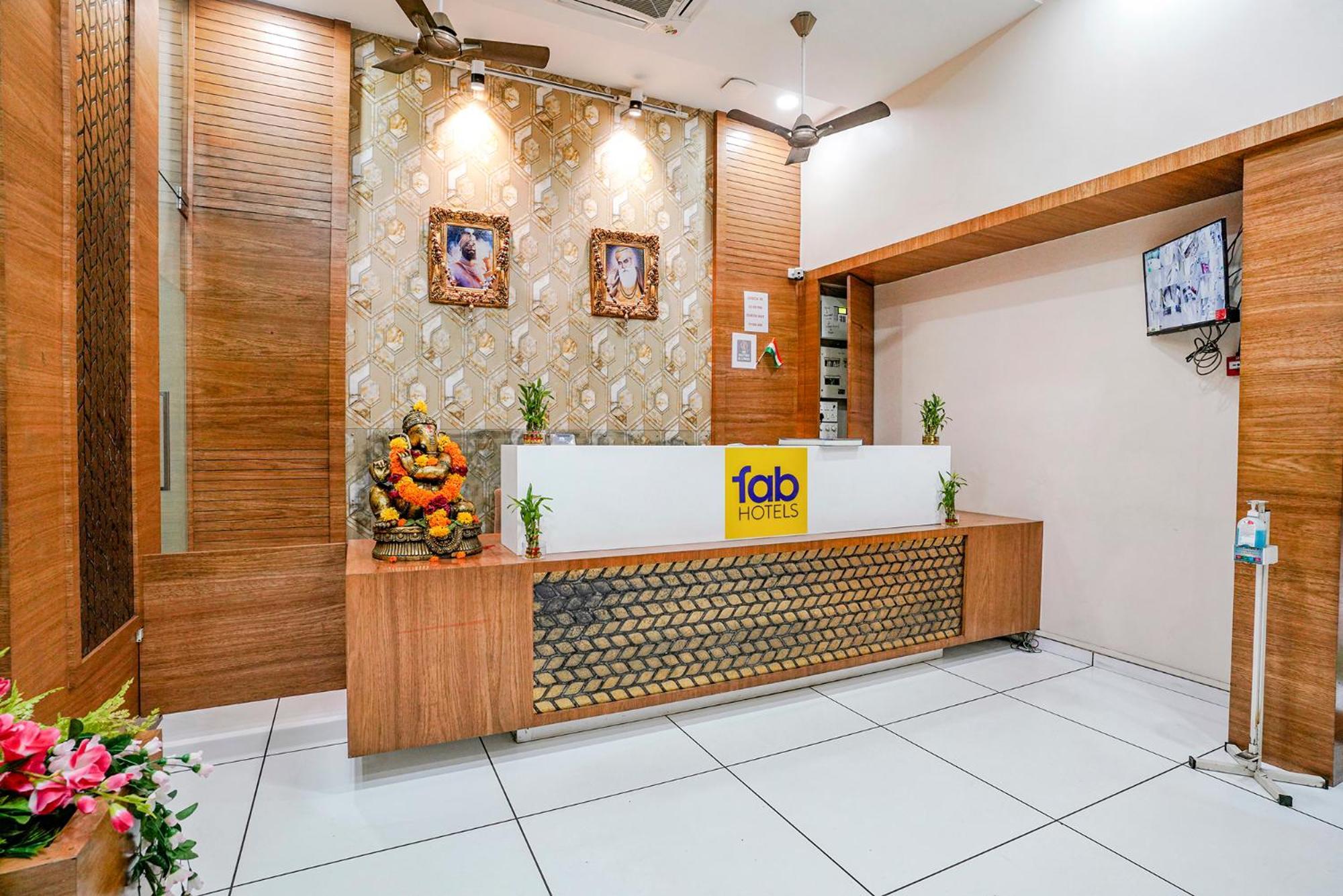 OYO Flagship 17200 Hotel Neelkamal Chembur Mumbai Exterior foto