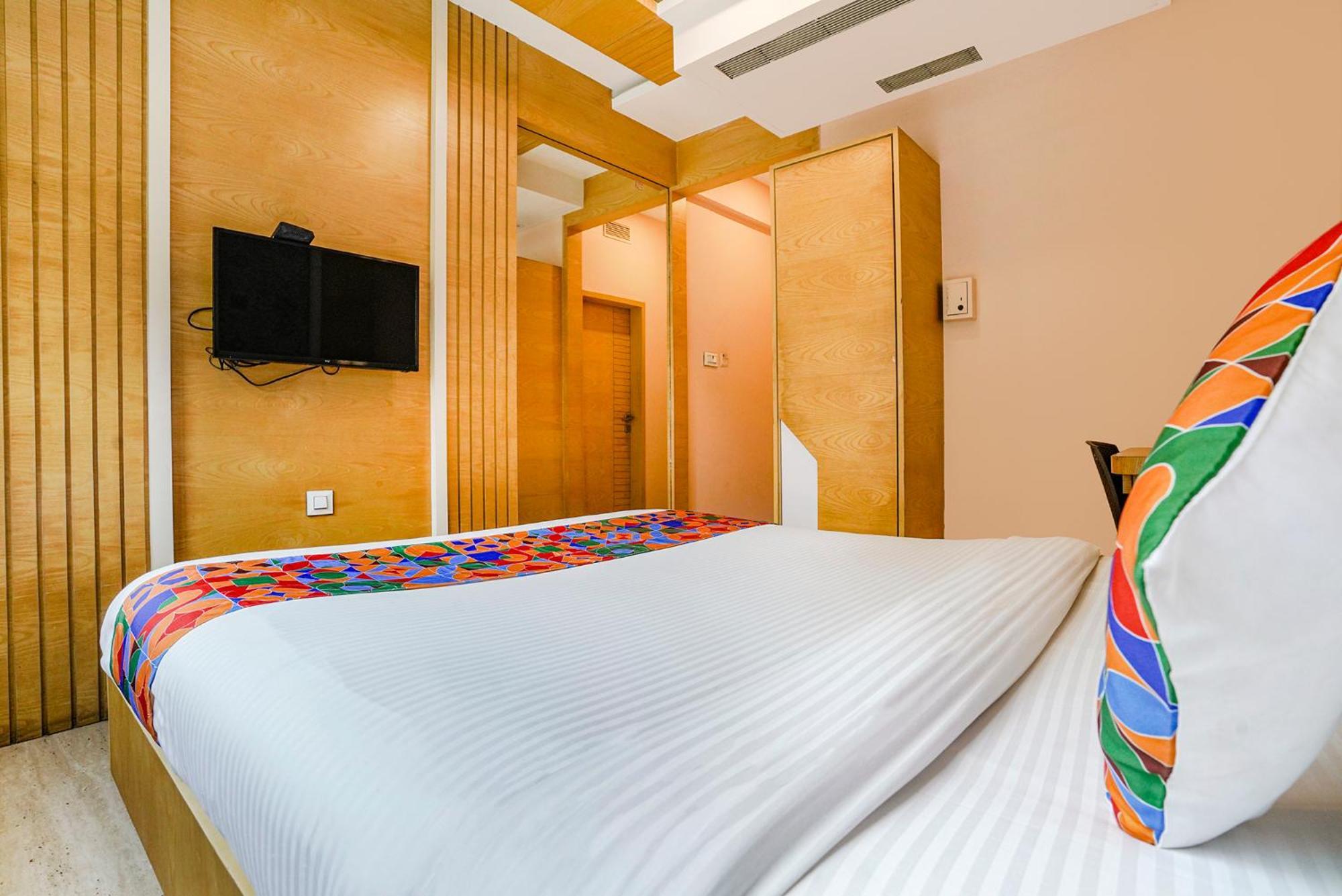 OYO Flagship 17200 Hotel Neelkamal Chembur Mumbai Exterior foto